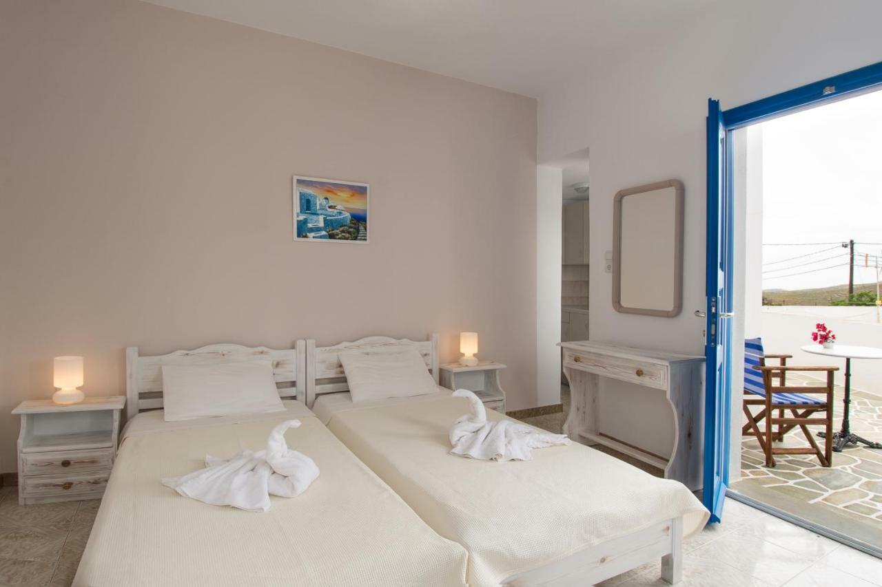 Evgenia Rooms And Apartments Folégandros Kültér fotó