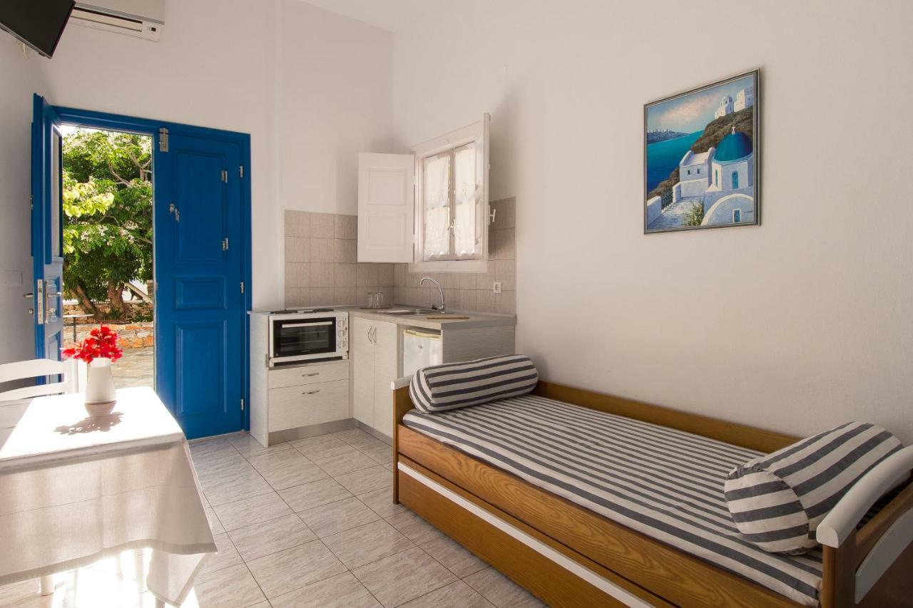 Evgenia Rooms And Apartments Folégandros Kültér fotó